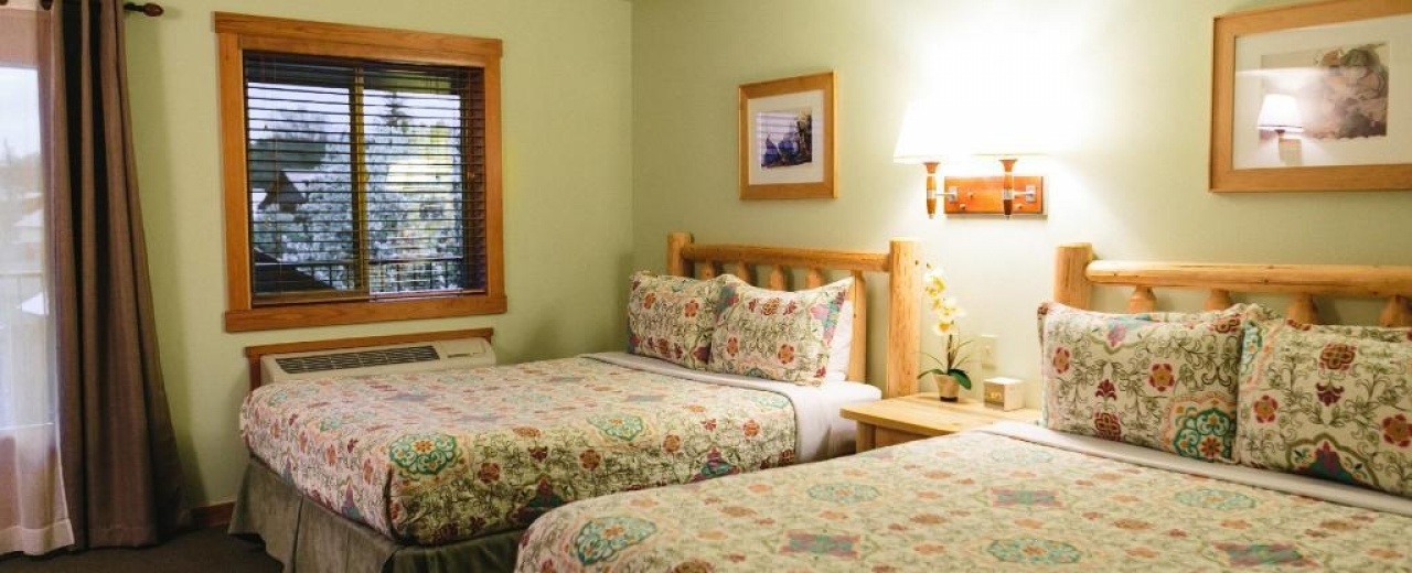 Deluxe 2 queen room Mt Gardner Inn