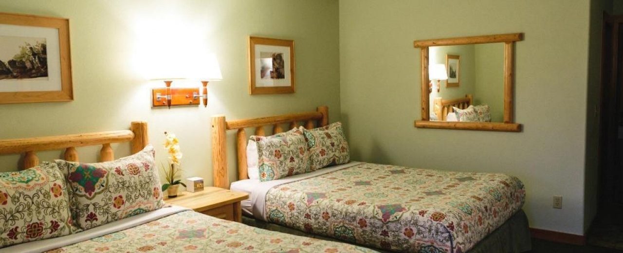 Deluxe 2 queen room Mt Gardner Inn