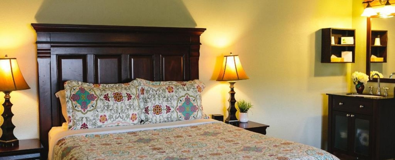 Ptarmigan Room Mt Gardner Inn